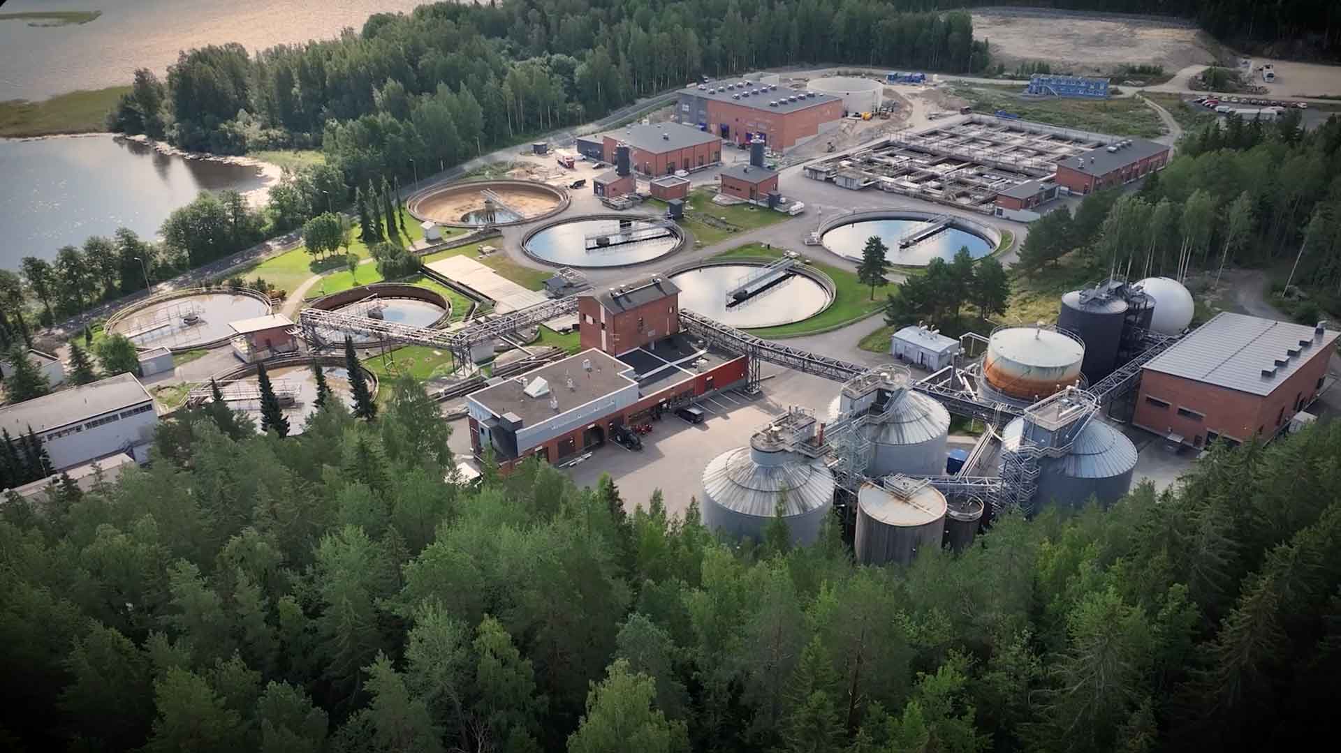 JS-Puhdistamo on käynnistämässä JSPEnergia+ hanketta, jonka yhteydessä uudistetaan kokonaisuudessaan Nenäinniemen jätevedenpuhdistamon oma lämpö- ja sähköenergiantuotanto.